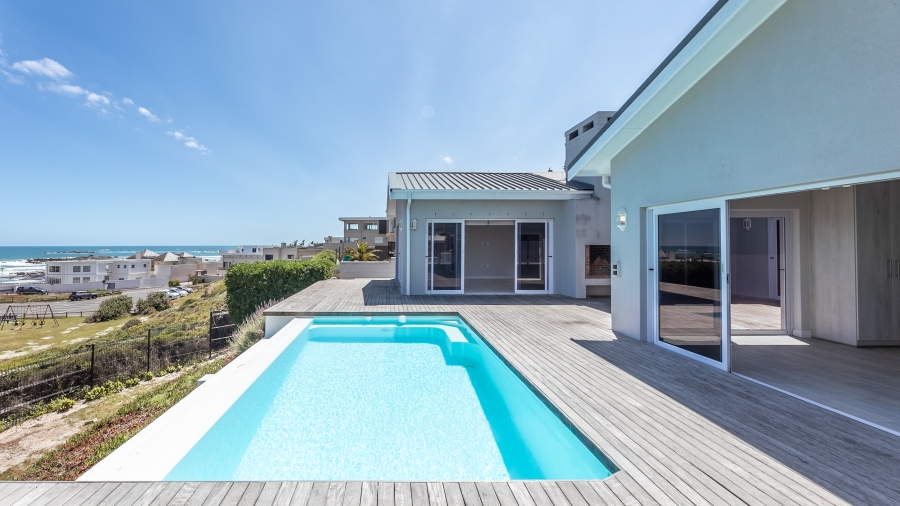 To Let 4 Bedroom Property for Rent in Bloubergstrand Western Cape